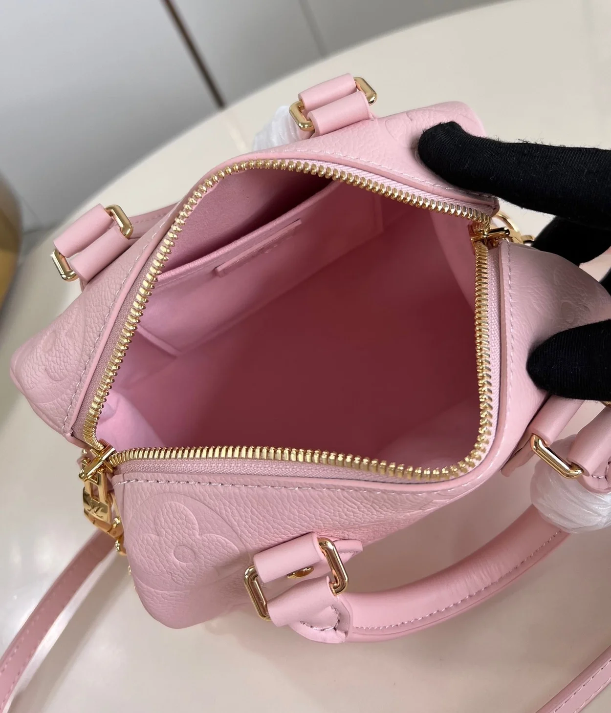 루이비통 스피티 반둘리에 20 M47136