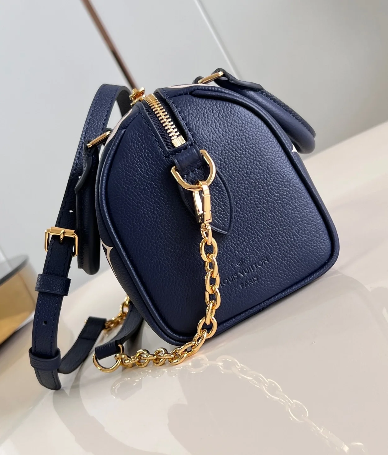 루이비통 스피디 반둘리에 20 M47048