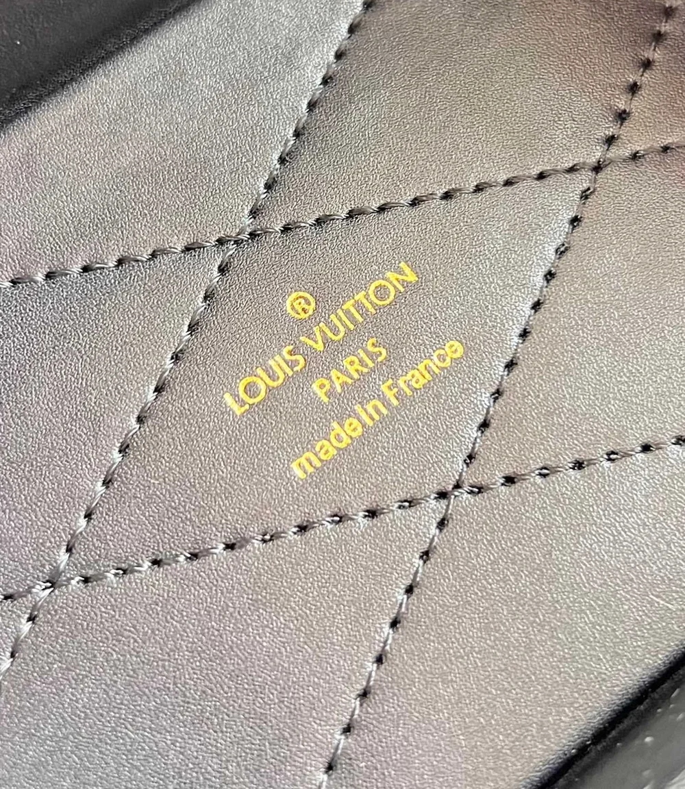 루이비통 모노그램 앙프렝뜨 카메라 박스 M11131