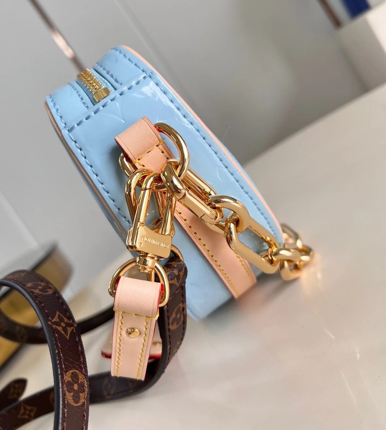 루이비통 크로아상 PM 모노그램 베르니 백 M24021