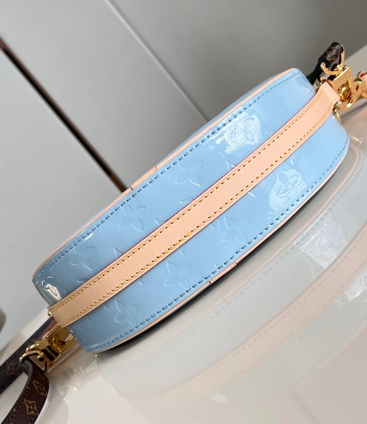 루이비통 크로아상 PM 모노그램 베르니 백 M24021