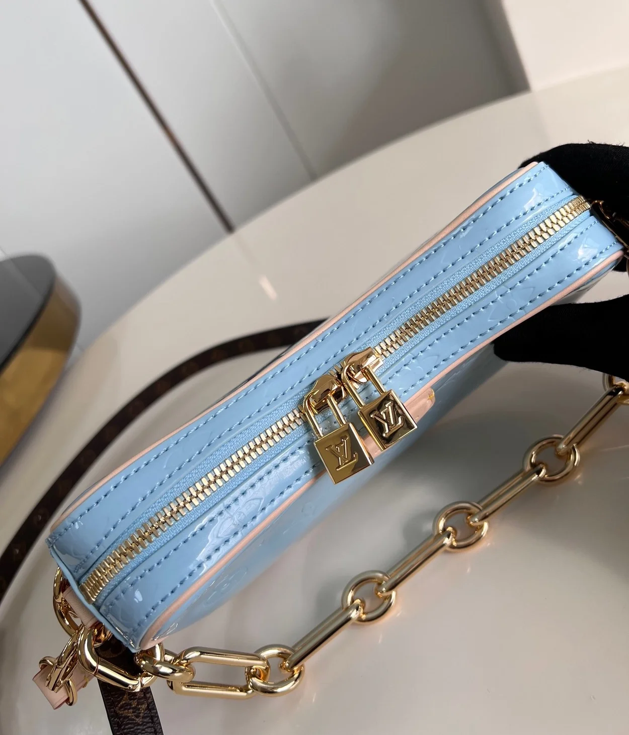 루이비통 크로아상 PM 모노그램 베르니 백 M24021