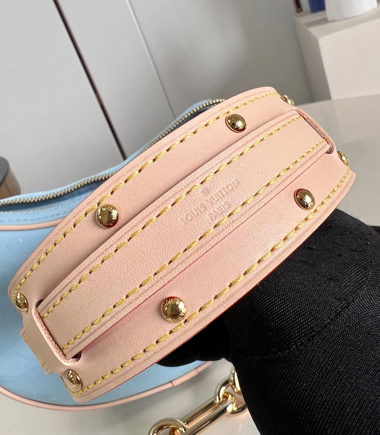 루이비통 크로아상 PM 모노그램 베르니 백 M24021