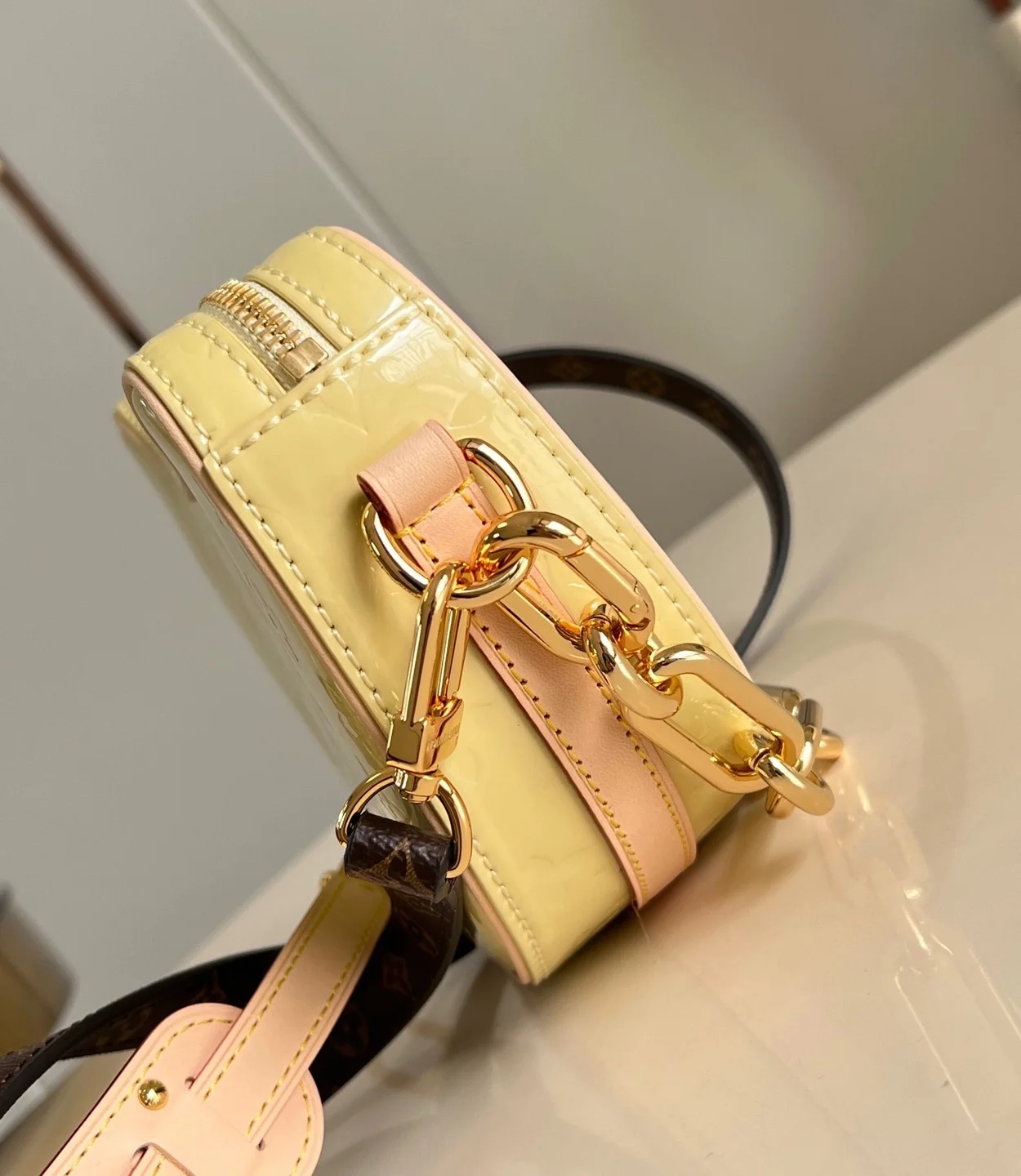 루이비통 크로아상 PM 모노그램 베르니 백 M24020