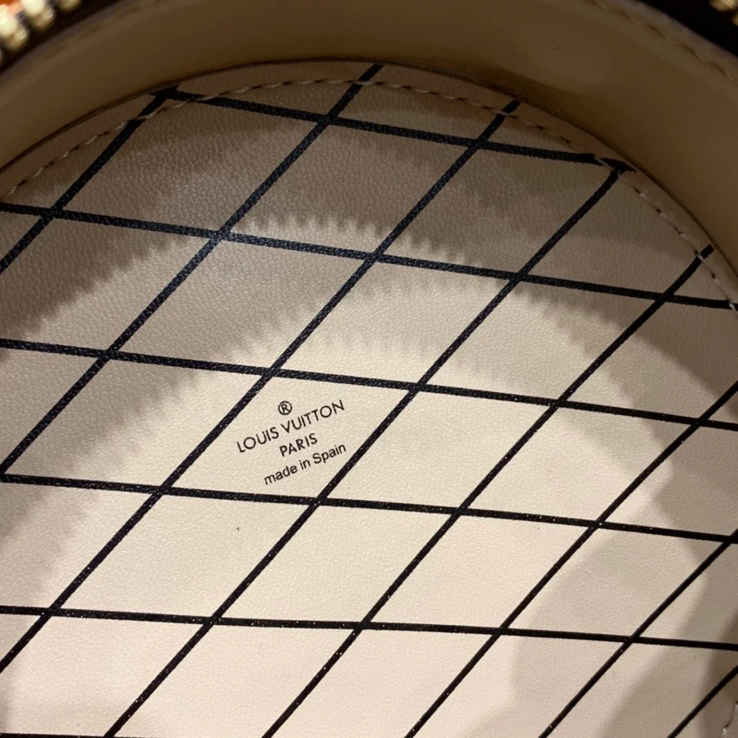 루이비통 미니 부아뜨 샤포 백 M44699