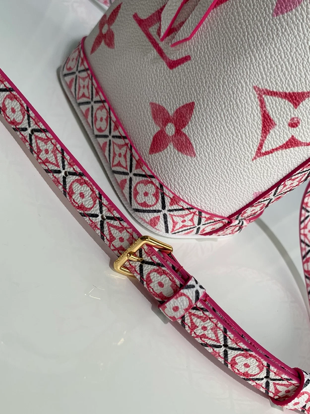 루이비통 나노 노에 M82386