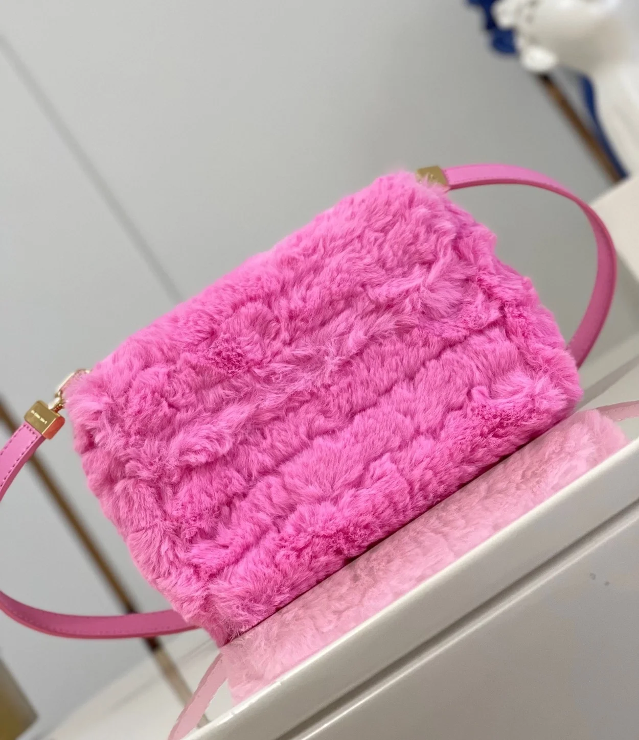 루이비통 트위스트 MM M21320