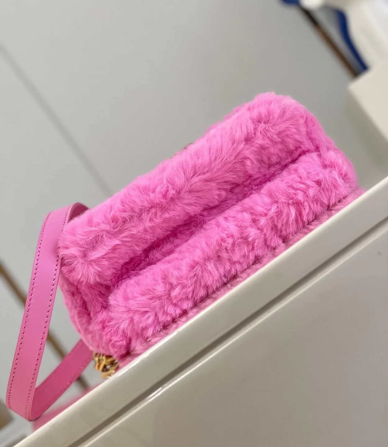 루이비통 트위스트 MM M21320