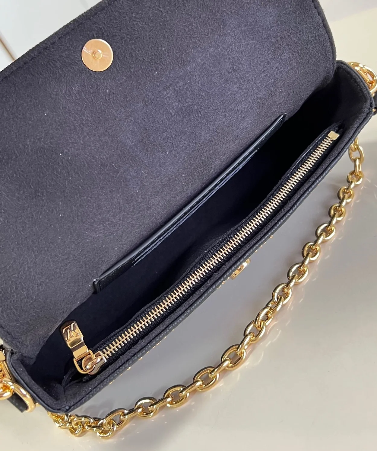 루이비통 체인 아이비 월릿 M82653