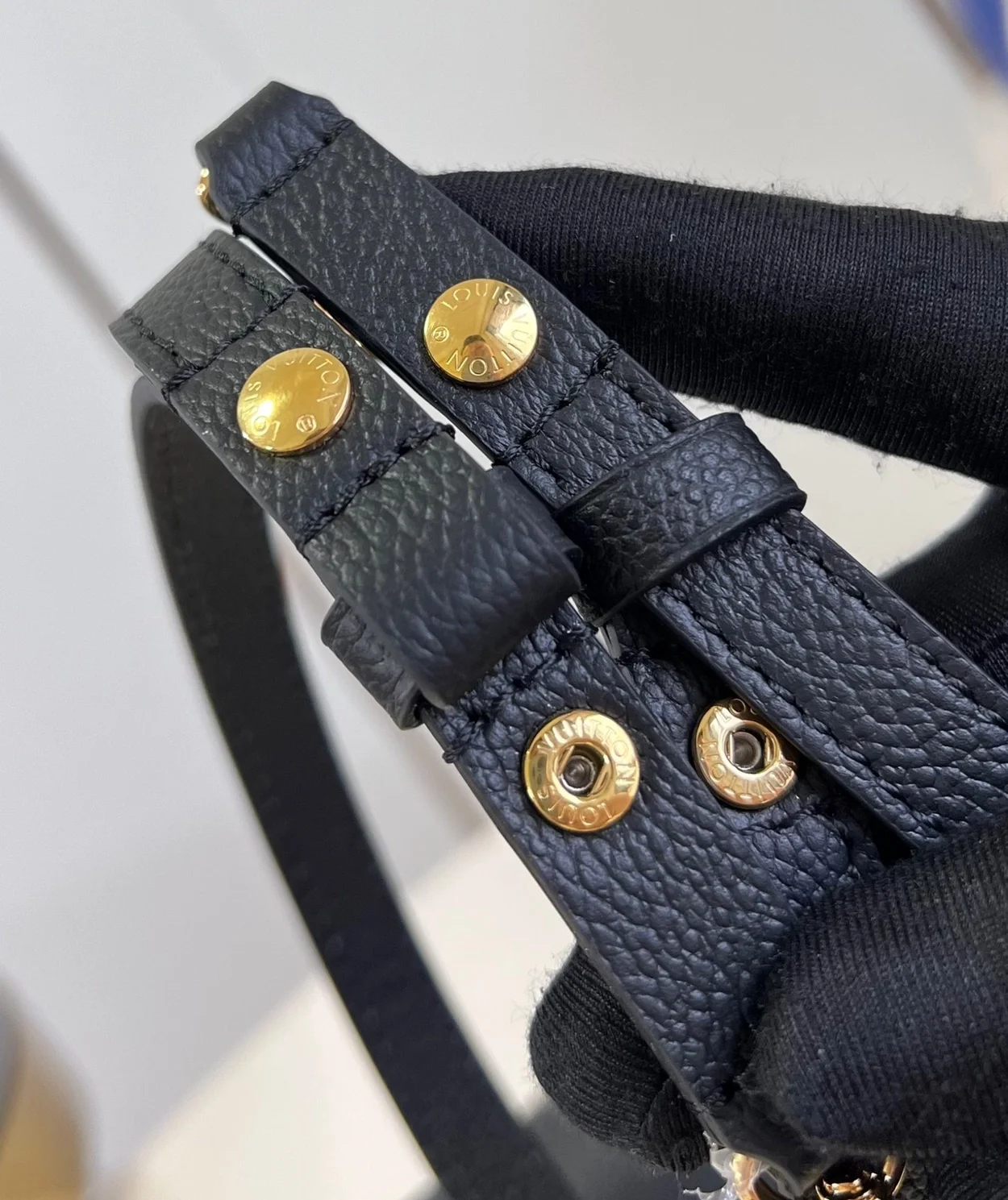 루이비통 체인 아이비 월릿 M82653