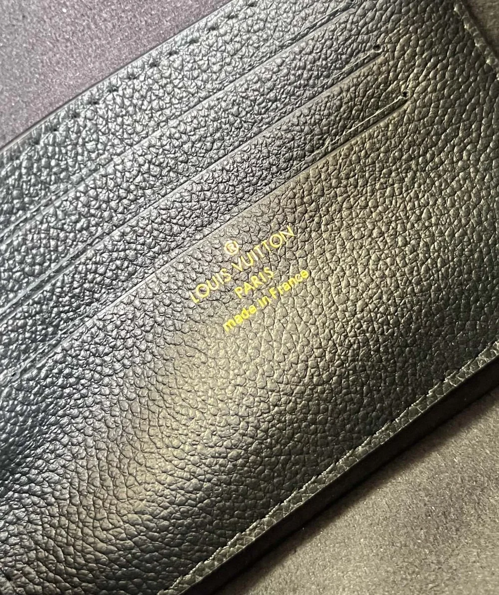 루이비통 체인 아이비 월릿 M82653