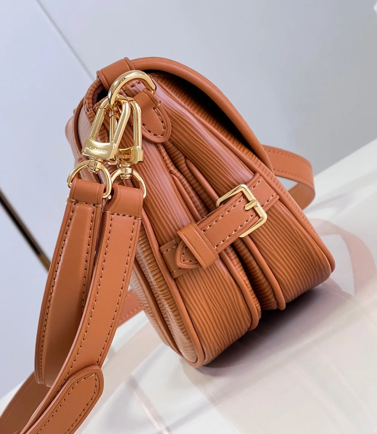 루이비통 소뮈르 BB M23470