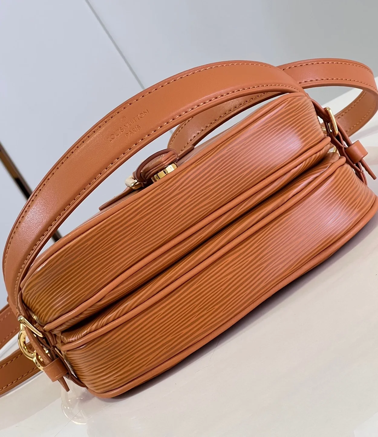 루이비통 소뮈르 BB M23470