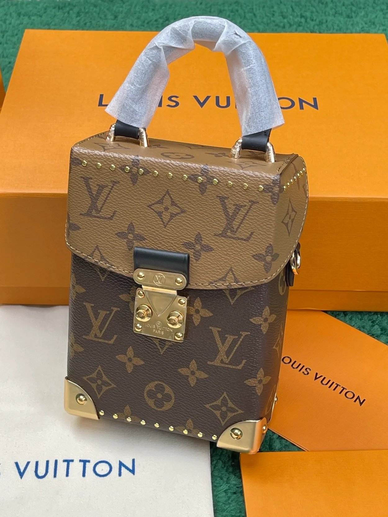 루이비통 모노그램 리버스 카메라 박스 M82465