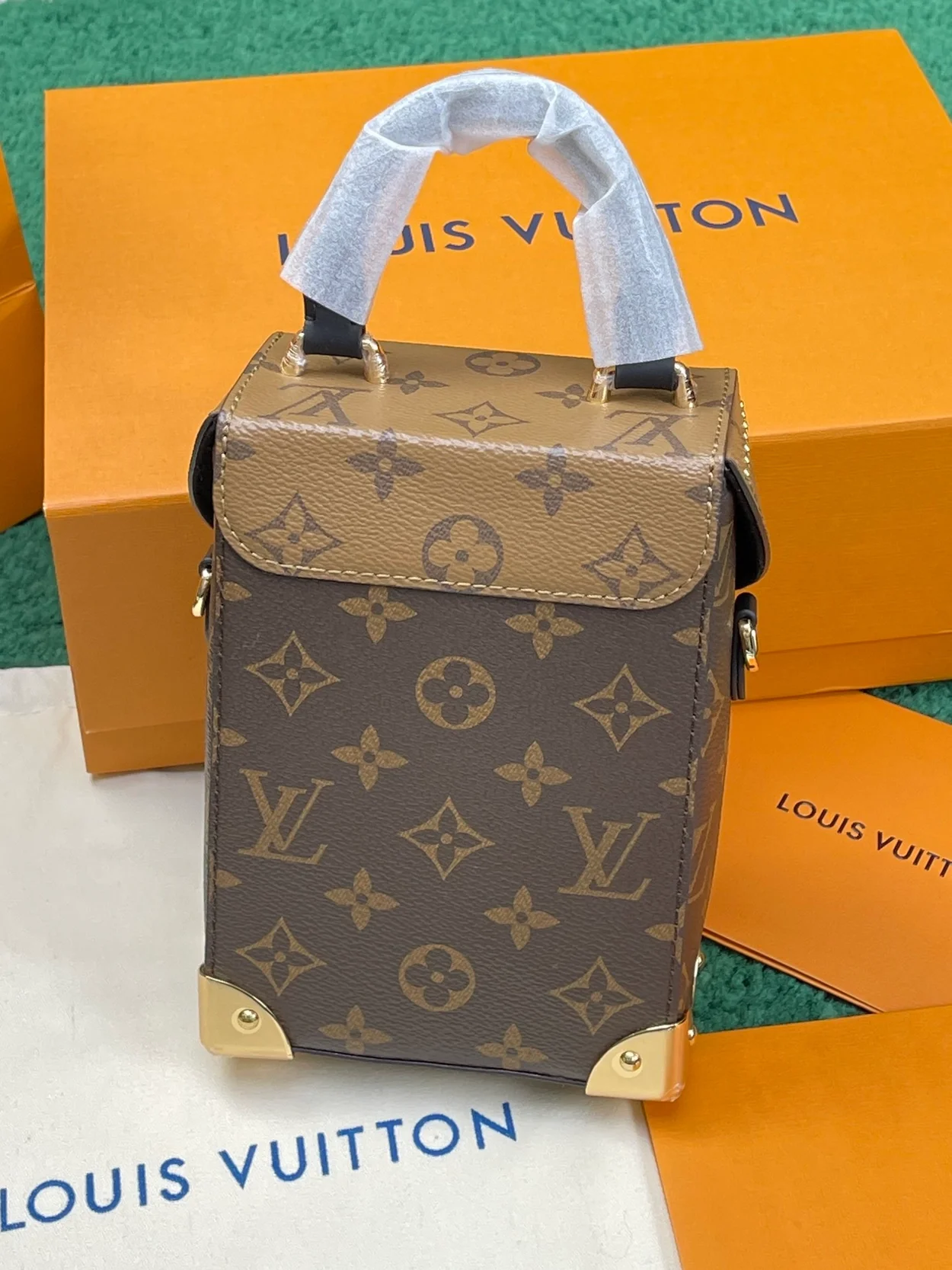 루이비통 모노그램 리버스 카메라 박스 M82465