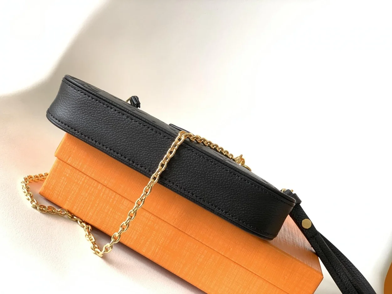 루이비통 이지 파우치 온 스트랩 M80349