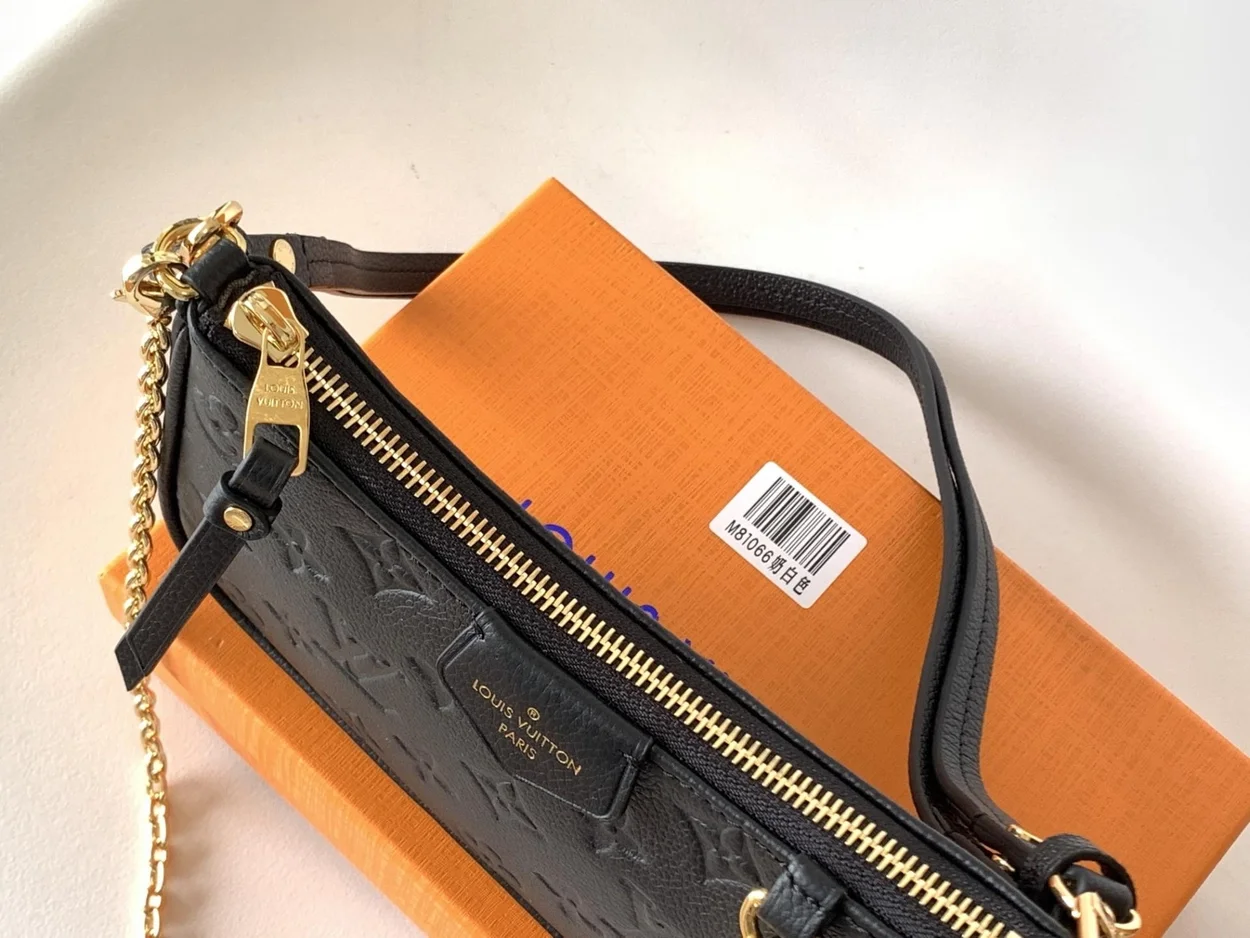 루이비통 이지 파우치 온 스트랩 M80349