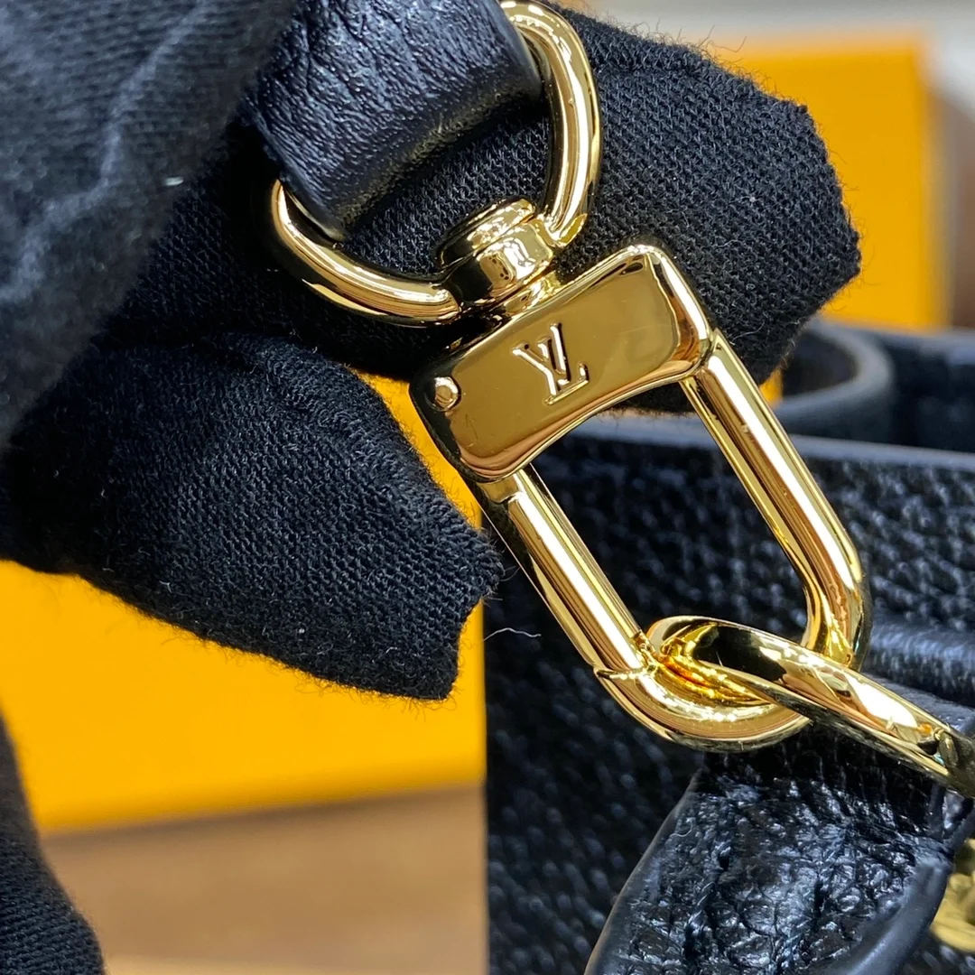 루이비통 쁘띠 삭 플라 모노그램 백 M81417