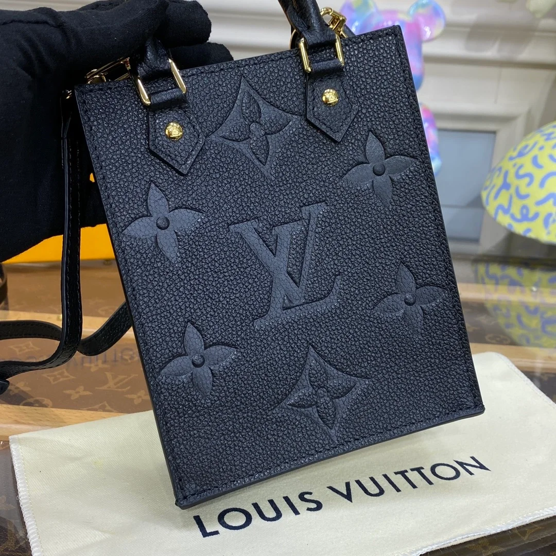 루이비통 쁘띠 삭 플라 모노그램 백 M81417