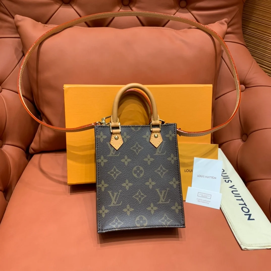 루이비통 쁘띠 삭 플라 모노그램 백 M81295