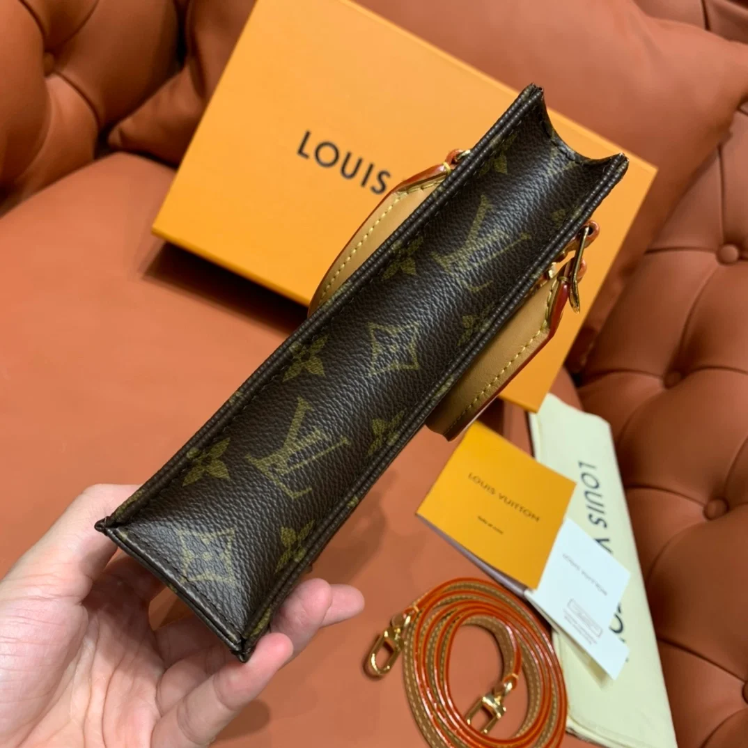 루이비통 쁘띠 삭 플라 모노그램 백 M81295