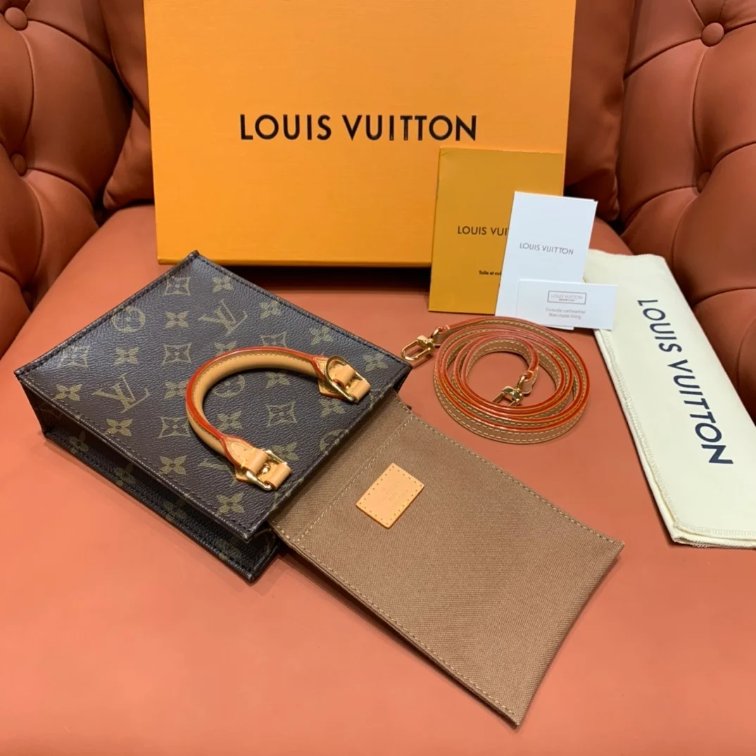 루이비통 쁘띠 삭 플라 모노그램 백 M81295