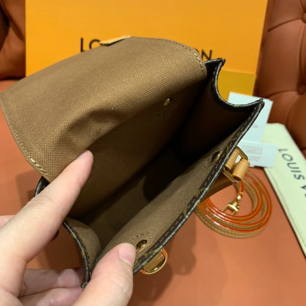 루이비통 쁘띠 삭 플라 모노그램 백 M81295