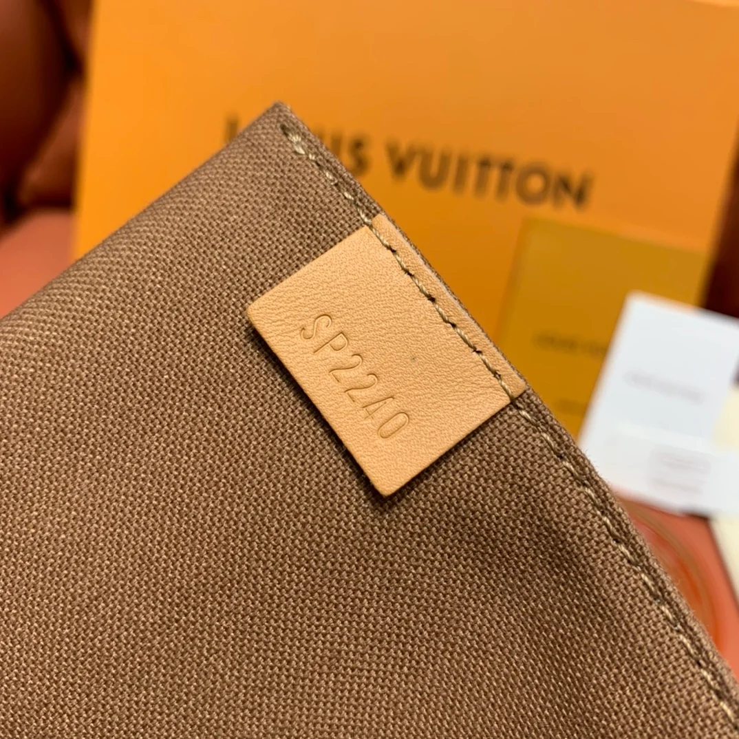 루이비통 쁘띠 삭 플라 모노그램 백 M81295