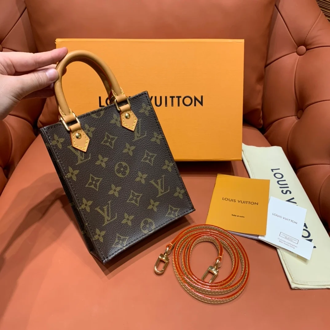 루이비통 쁘띠 삭 플라 모노그램 백 M81295