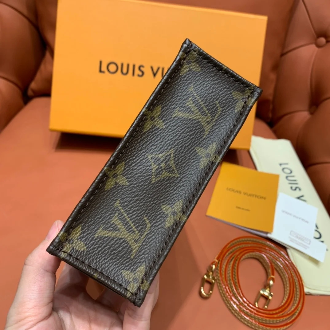 루이비통 쁘띠 삭 플라 모노그램 백 M81295