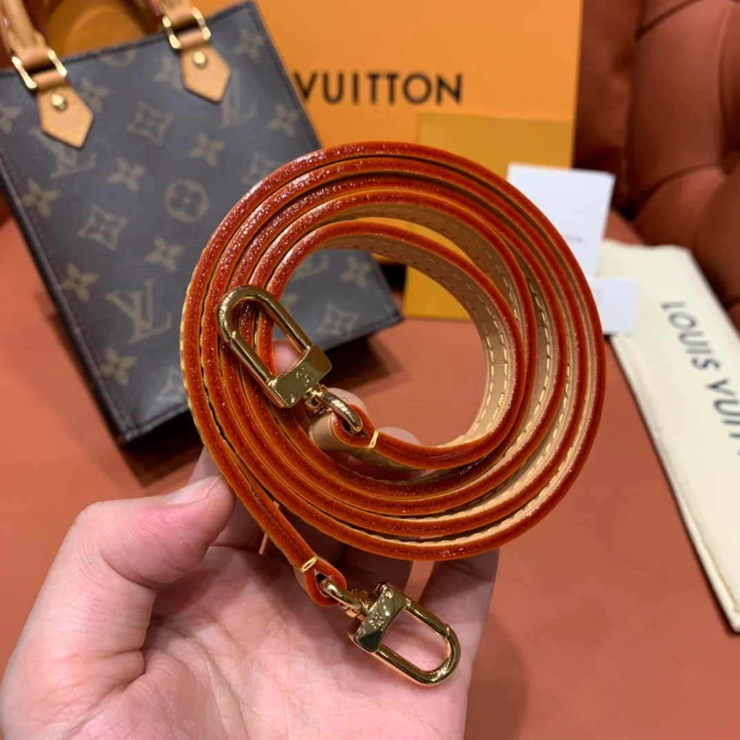 루이비통 쁘띠 삭 플라 모노그램 백 M81295