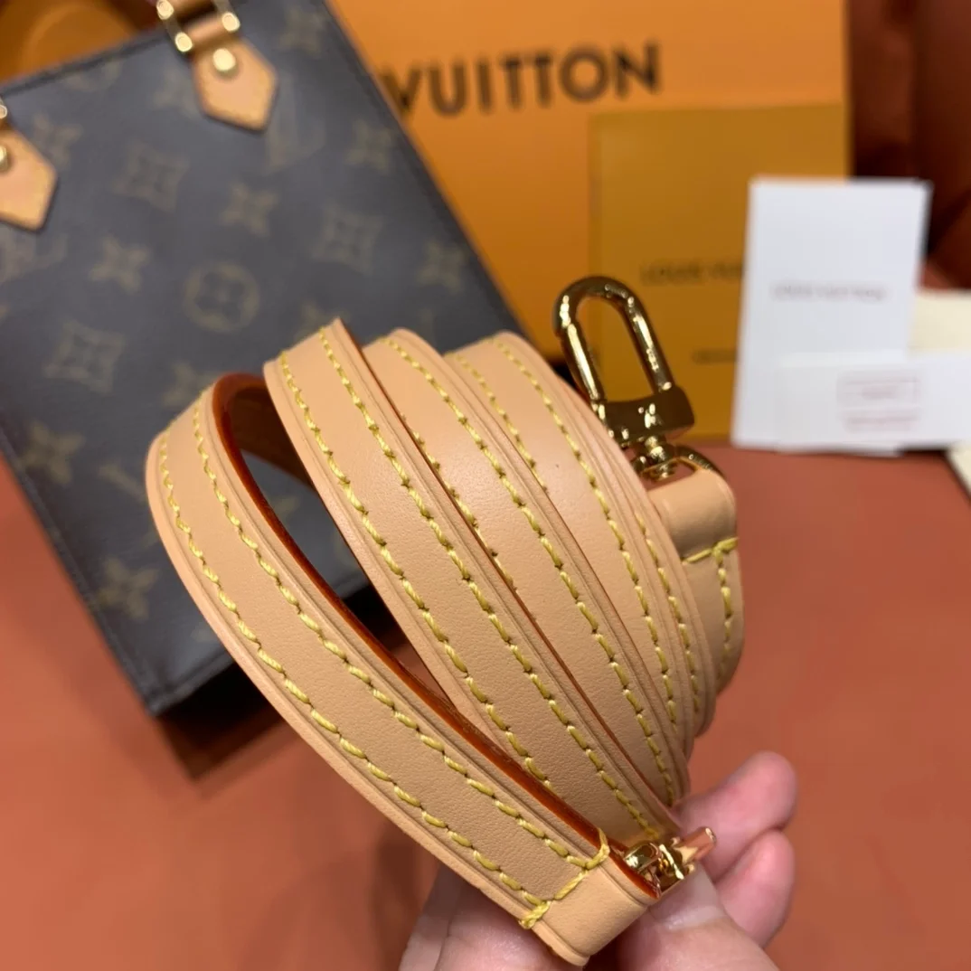 루이비통 쁘띠 삭 플라 모노그램 백 M81295