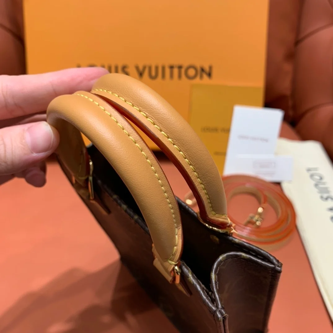 루이비통 쁘띠 삭 플라 모노그램 백 M81295