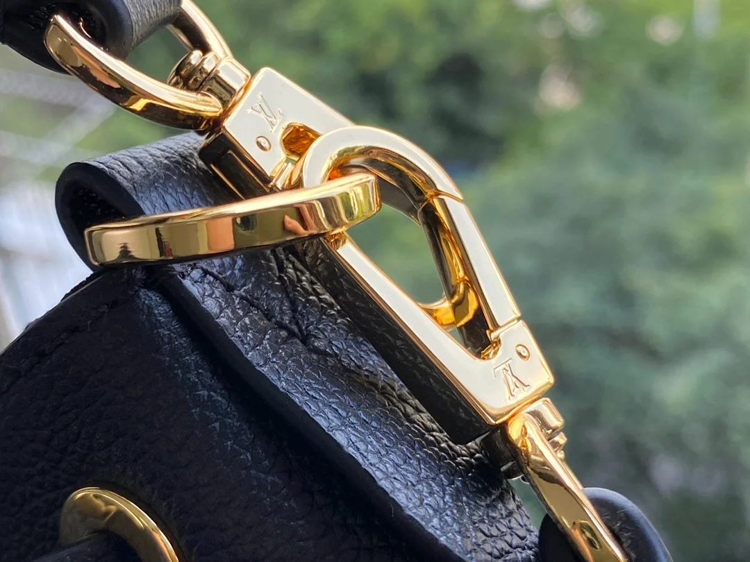 루이비통 카프스킨 락미 버킷 백 MM M57687