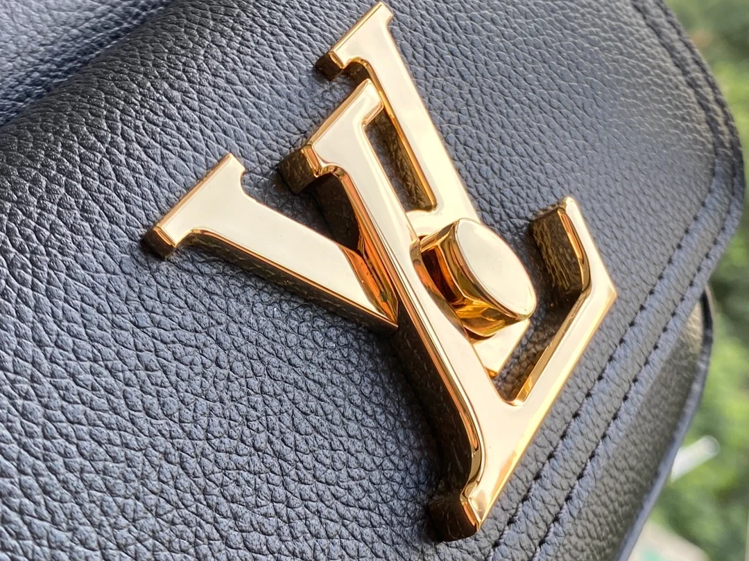 루이비통 카프스킨 락미 버킷 백 MM M57687