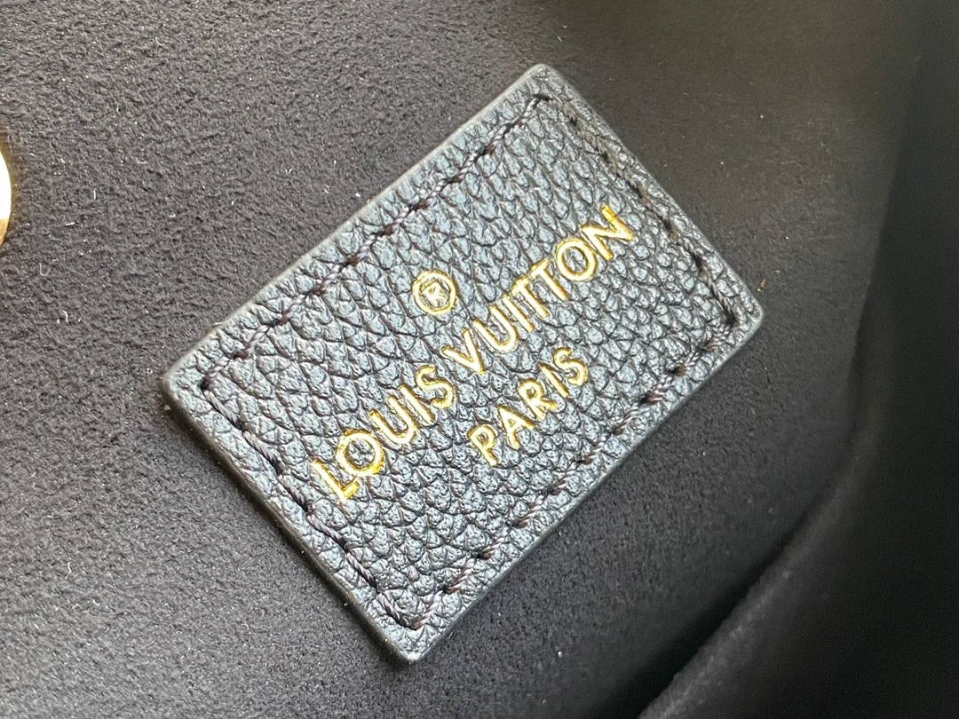 루이비통 카프스킨 락미 버킷 백 MM M57687