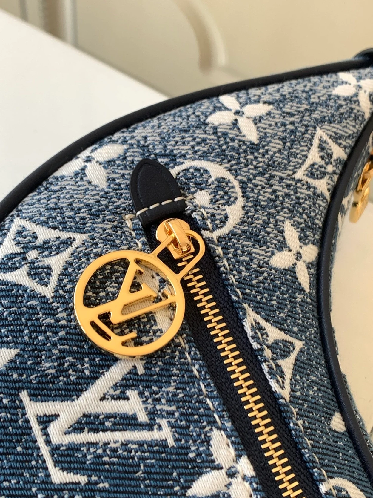 루이비통 루프 모노그램 M81166