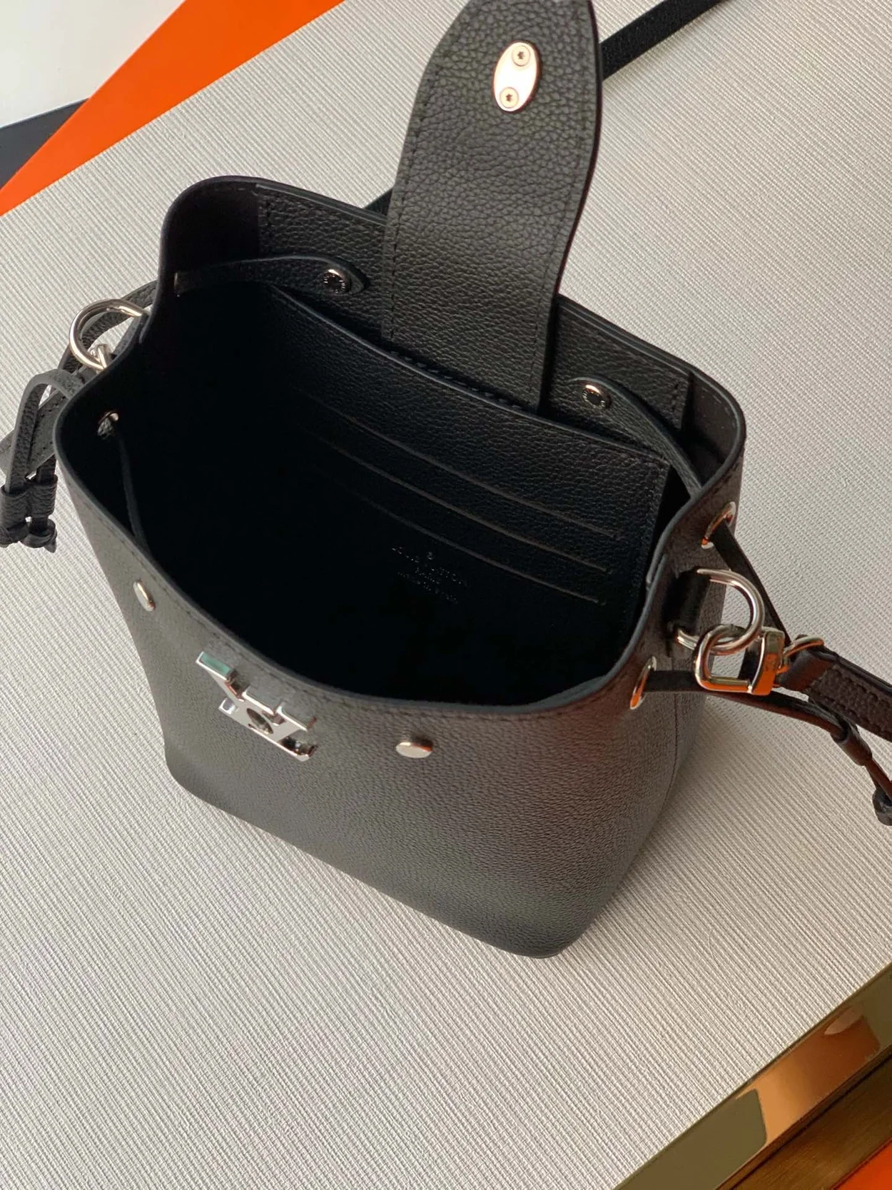 루이비통 나노 락미 버킷백 M68709