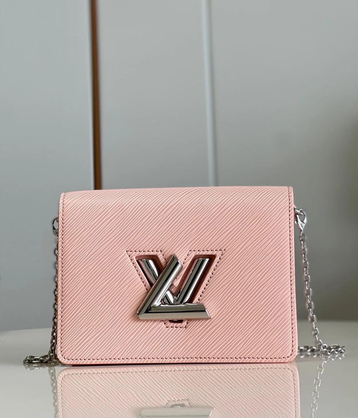 루이비통 트위스트 벨트 체인 파우치 M68559