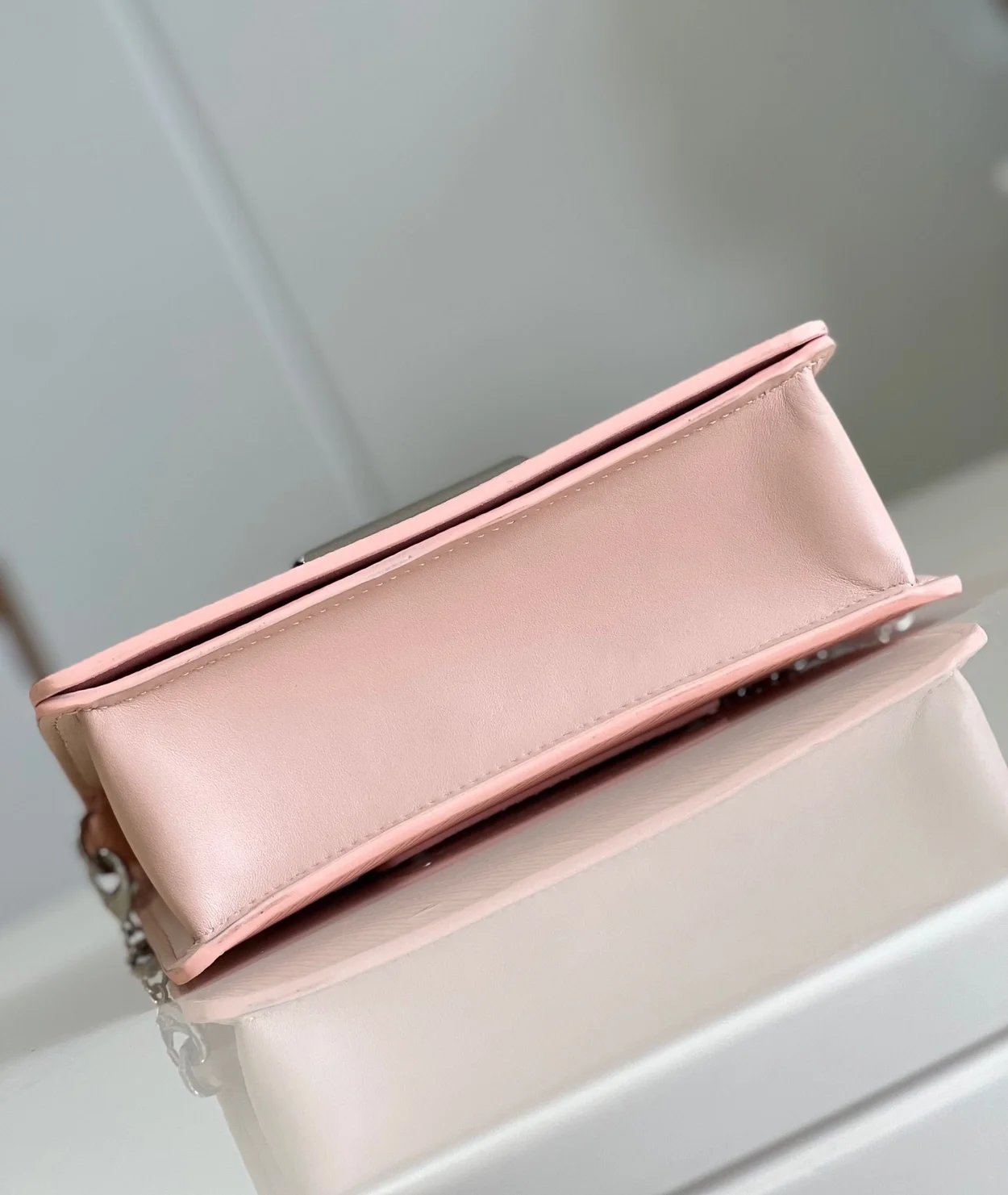 루이비통 트위스트 벨트 체인 파우치 M68559