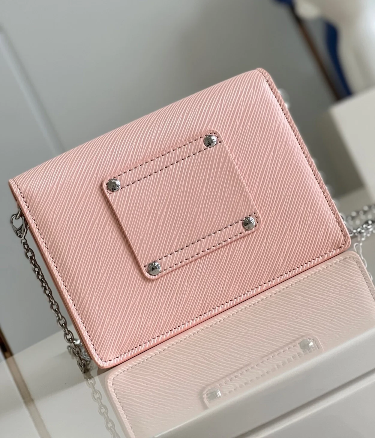 루이비통 트위스트 벨트 체인 파우치 M68559