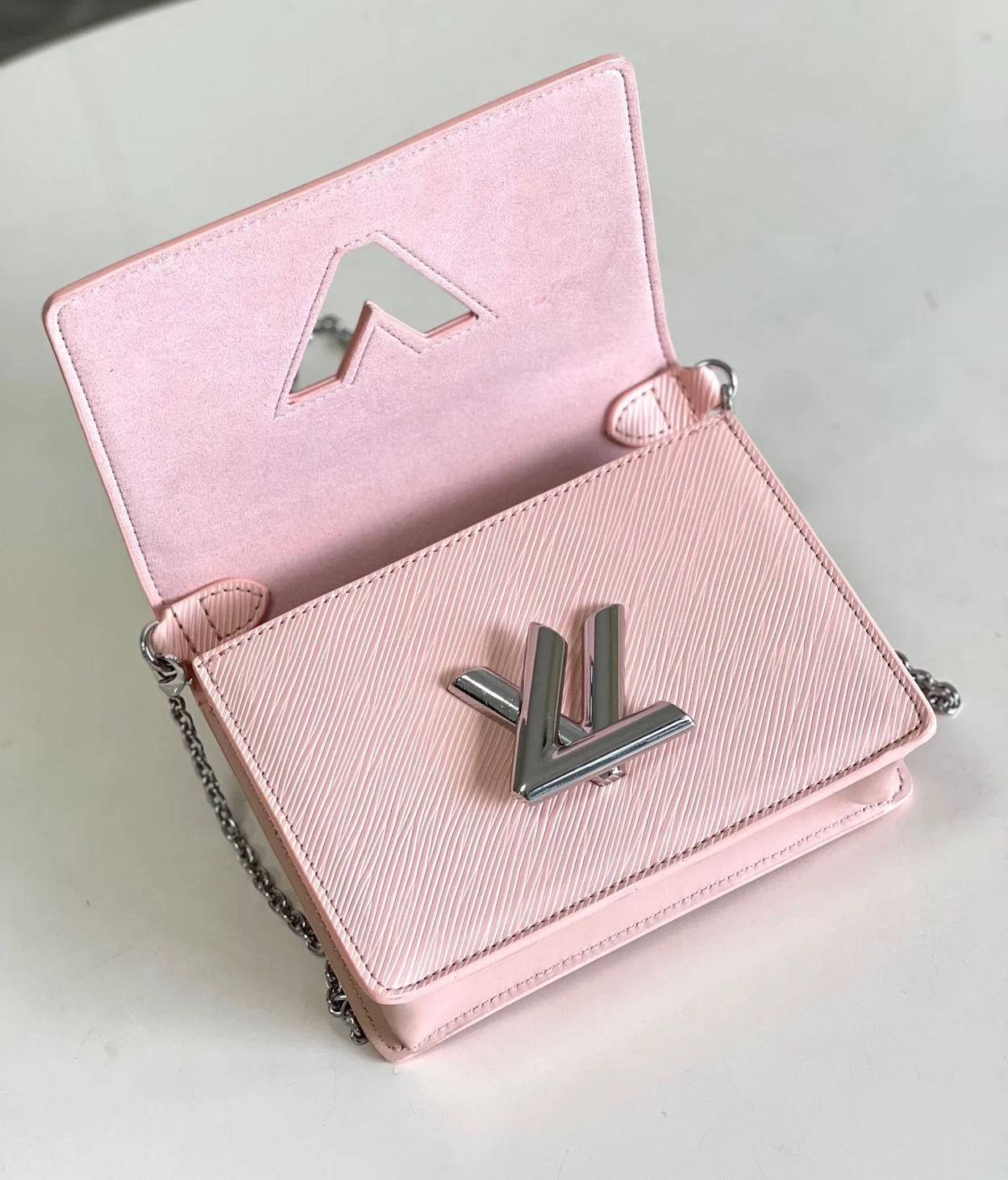 루이비통 트위스트 벨트 체인 파우치 M68559