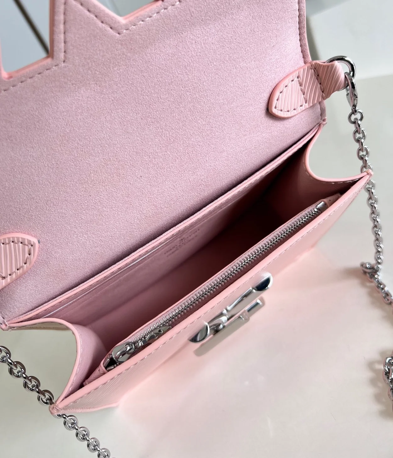 루이비통 트위스트 벨트 체인 파우치 M68559