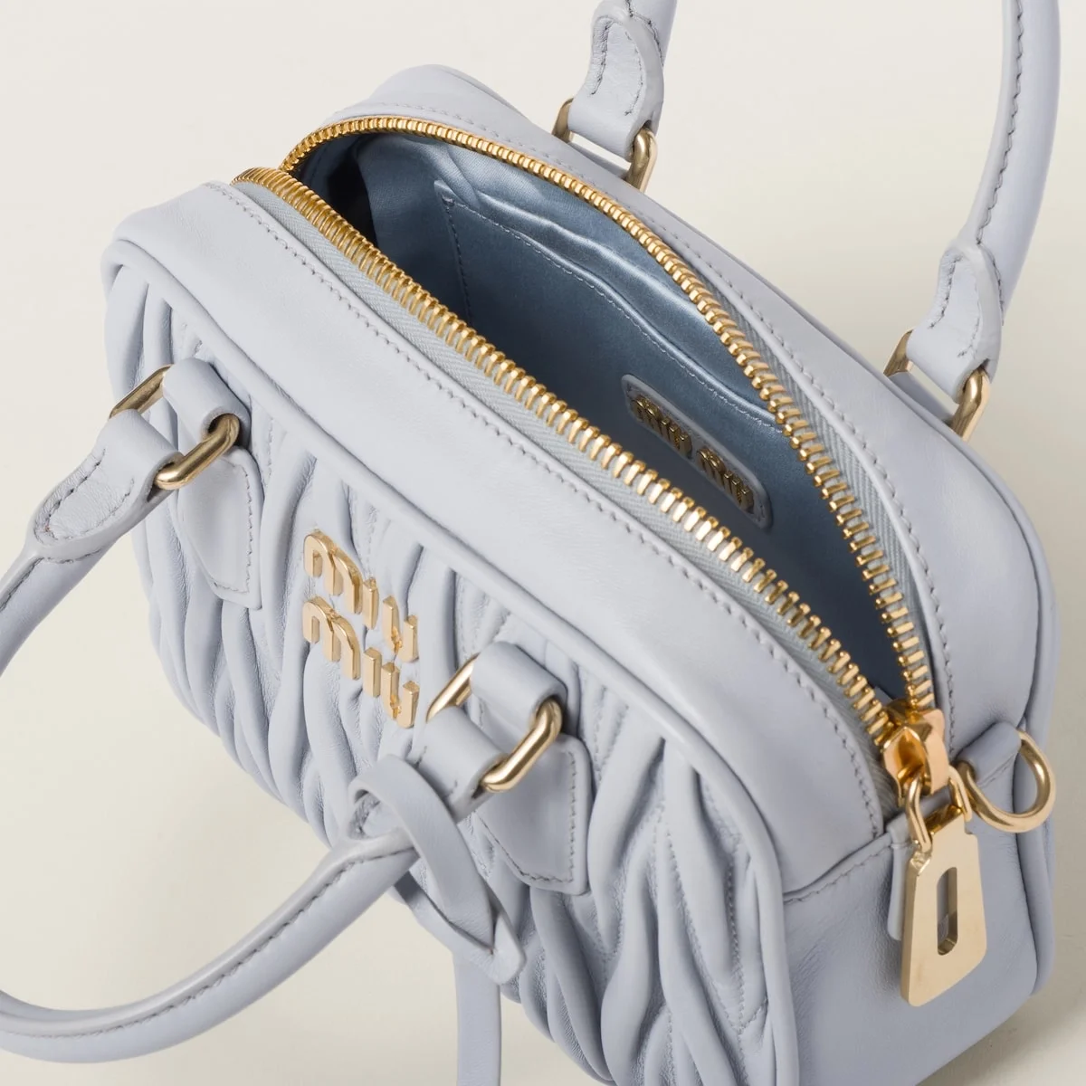 미우미우 스몰 아르카디 마테라쎄 나파 가죽백 콘플라워