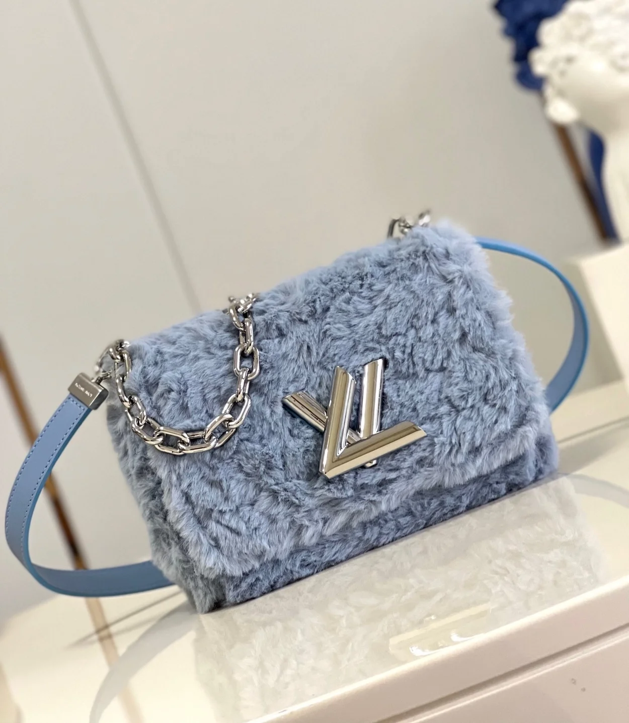 루이비통 트위스트 MM M21040