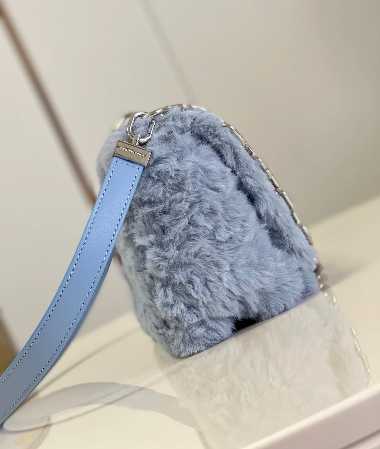 루이비통 트위스트 MM M21040