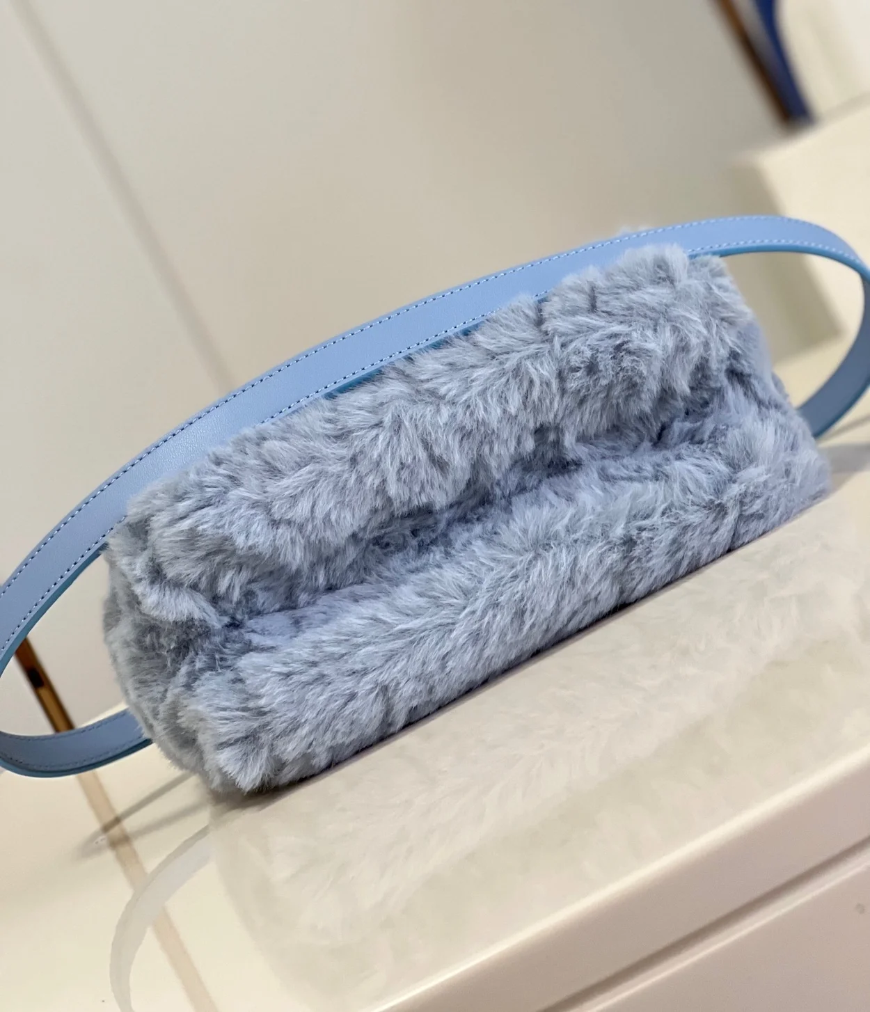 루이비통 트위스트 MM M21040