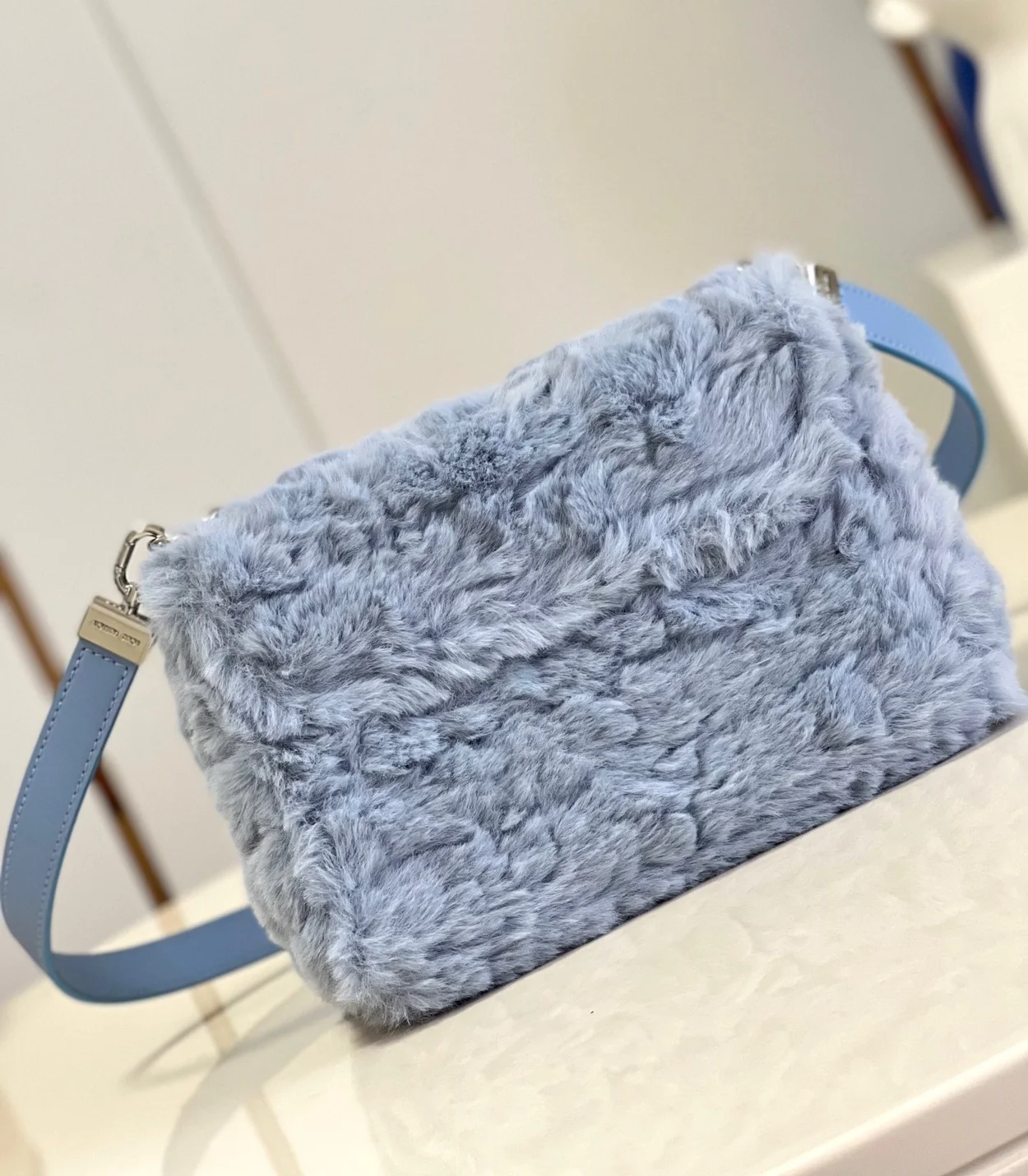 루이비통 트위스트 MM M21040