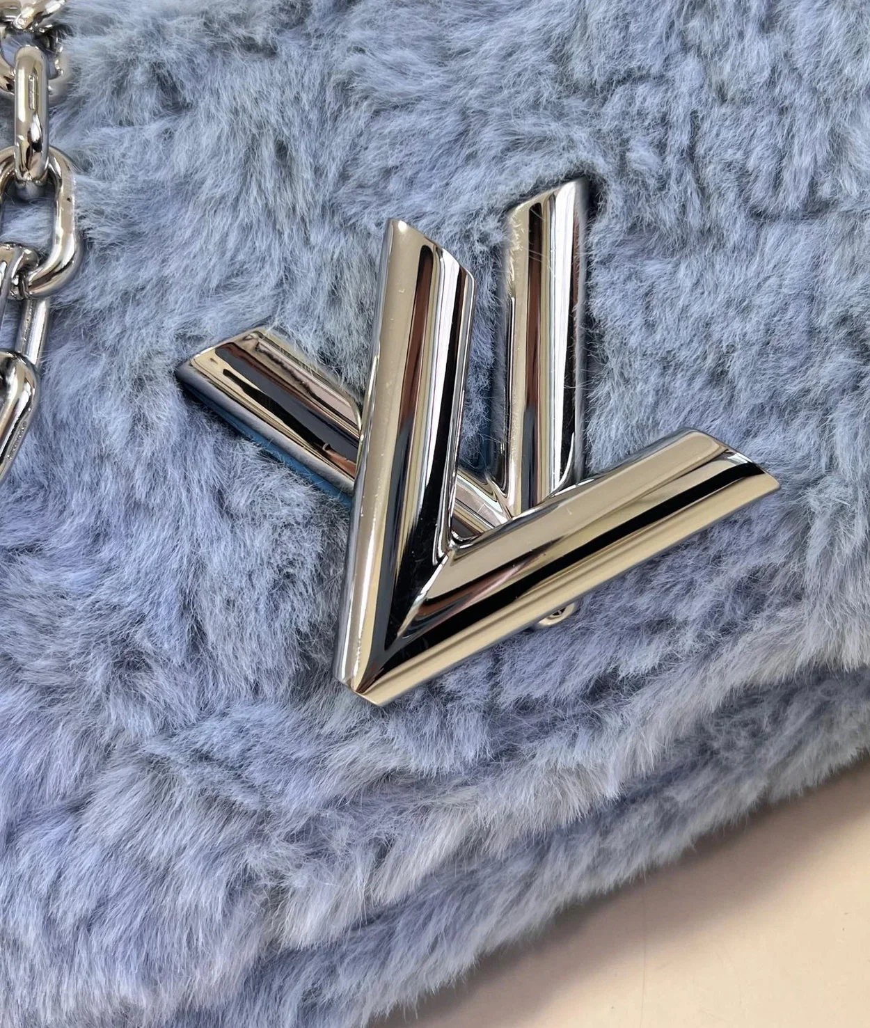 루이비통 트위스트 MM M21040