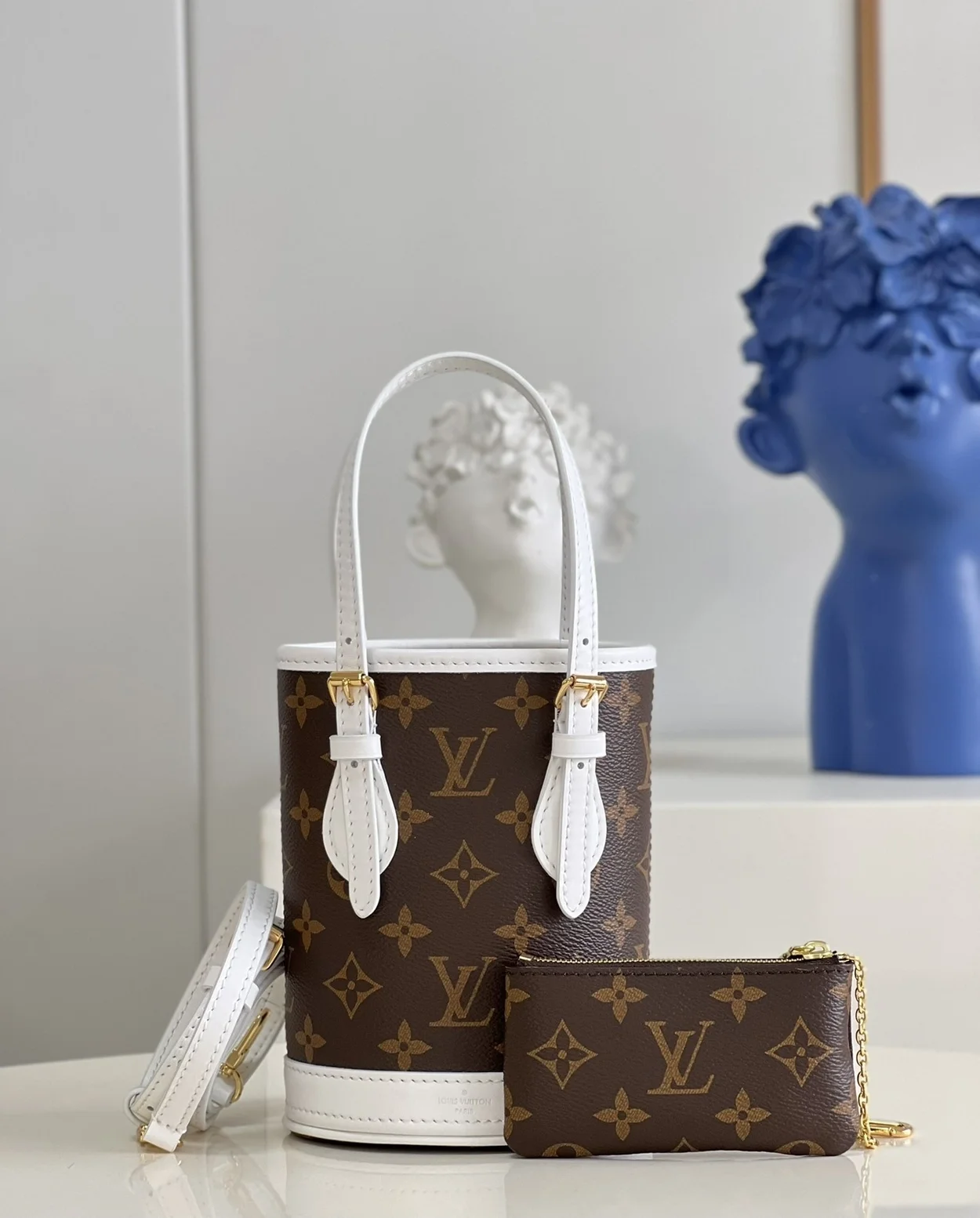 루이비통 나노 버킷백 화이트 M81489